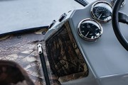 Разъём USB  5v (2 шт) в переднем ряду и карман для гаджетов